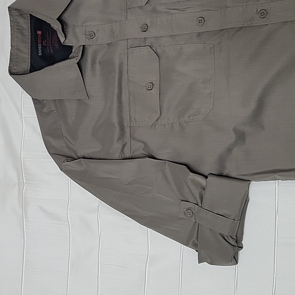 Swisstech Button Down - Picture 3 of 5